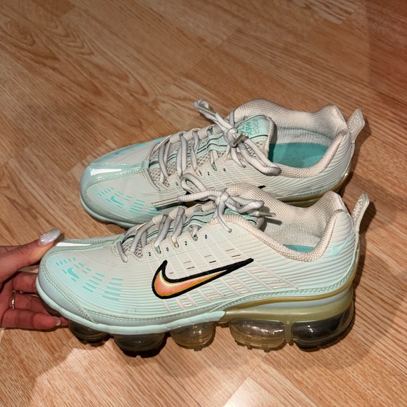 Nike Air VaporMax Women's Shoes - Cream and Aqua - Picture 3 of 5
